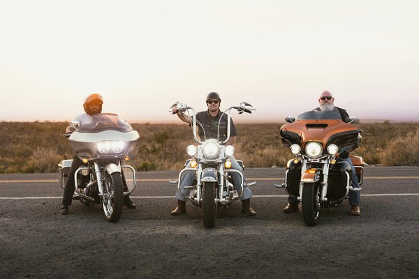 Comment installer un système d'éclairage LED sous le châssis d'une voiture pour un effet visuel saisissant?