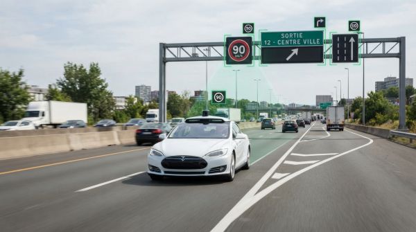 Comment les technologies de reconnaissance des panneaux de signalisation influencent-elles la sécurité des véhicules autonomes sur autoroute?