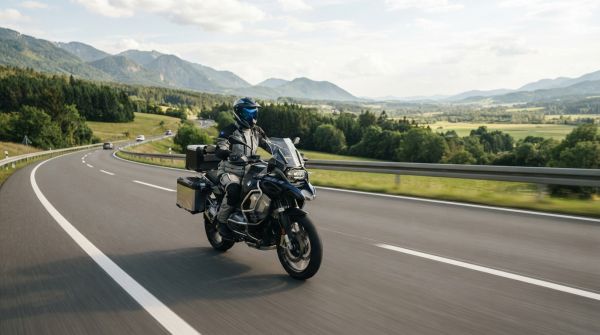 Comment optimiser la consommation de carburant d'une moto pour les longs trajets?